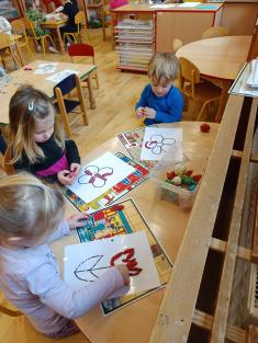 Jarní květiny z&nbsp;plastelíny - rozvoj manipulačních dovedností